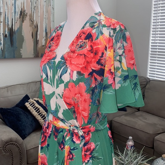 Gorgeous Lulus maxi dress Size Small - Picture 3 of 5